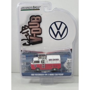 Greenlight 1:64 Volkswagen Type 2 Double Cab Pickup 1969 Red Crown Gasoline